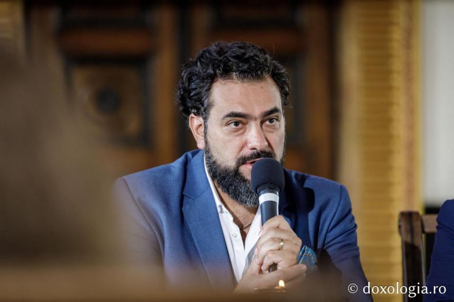 Adrian Sîrbu, prezent la Atelierul de muzică psaltică „Stilul calofonic de la tehnică la interpretare” / Foto: Oana Nechifor
