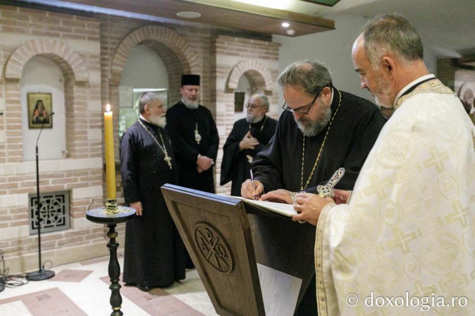 Noii doctori au depus jurământul de credință față de Biserica Ortodoxă în Paraclisul „Ecclesia” / Foto: Pr. Silviu Cluci