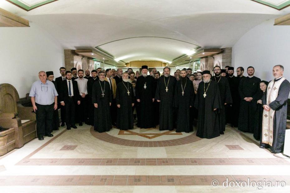 Noii doctori au depus jurământul de credință față de Biserica Ortodoxă în Paraclisul „Ecclesia” / Foto: Pr. Silviu Cluci