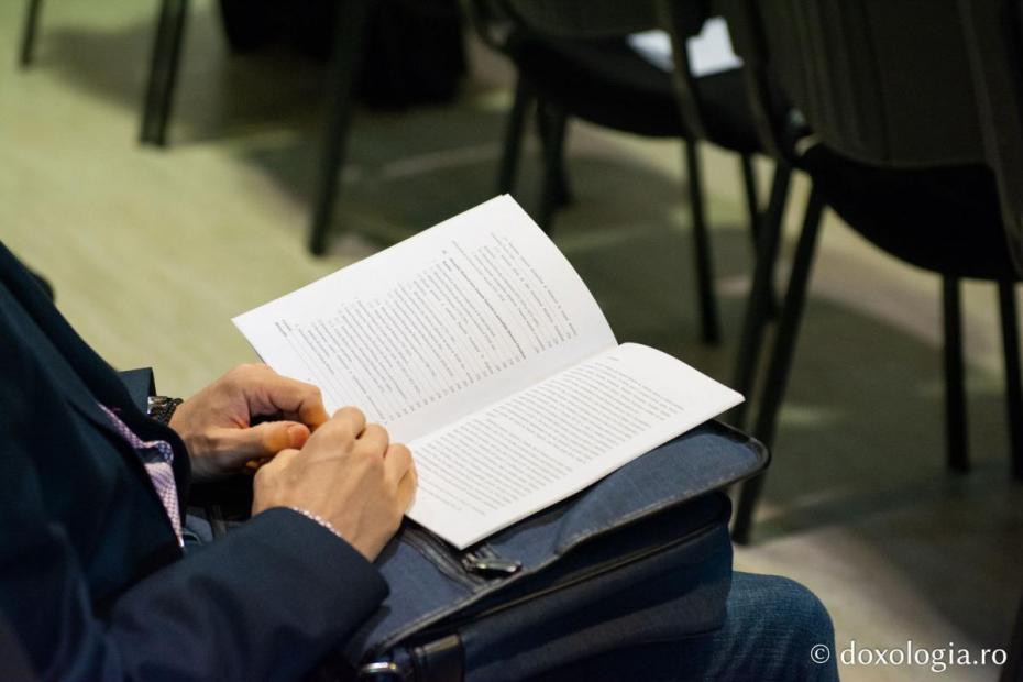 Rezumatul tezei de doctorat a părintelui Elisei Nedescu / Foto: Mihail Vrăjitoru