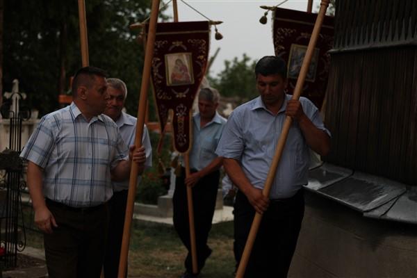 Înconjurul bisericii