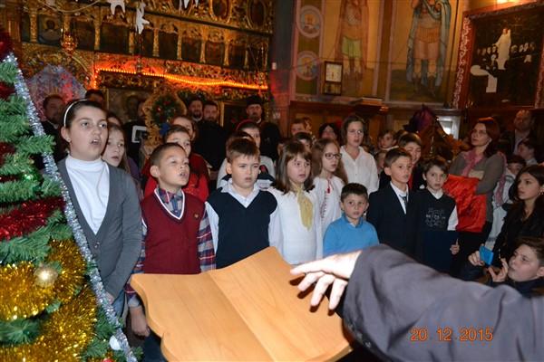 Corul „Vestitorii bucuriei” al copiilor de la Protopopiatul Târgu Neamț