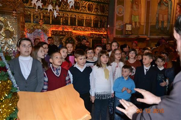 Corul „Vestitorii bucuriei” al copiilor de la Protopopiatul Târgu Neamț
