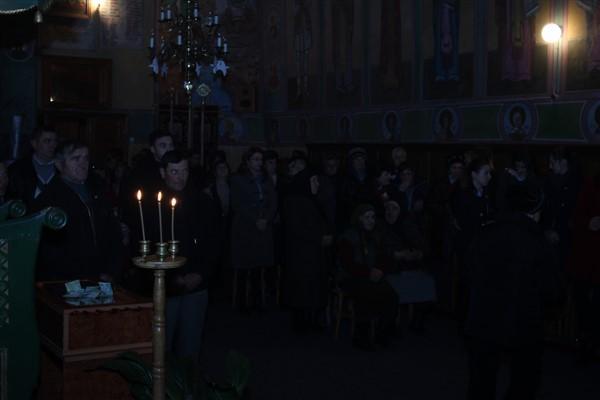 Enoriașii veniți la slujbă