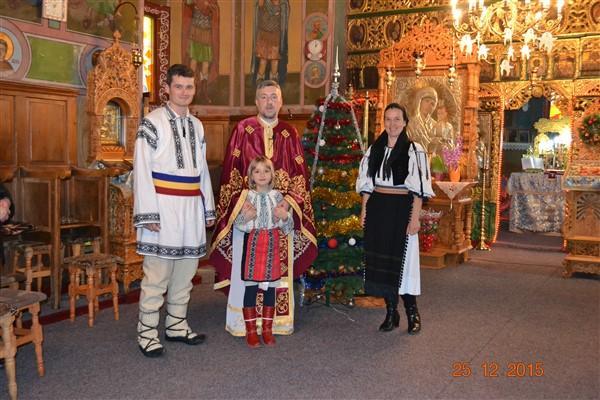 Portul popular aduce frumusețe sărbătorilor Portul popular aduce frumusețe sărbătorilor