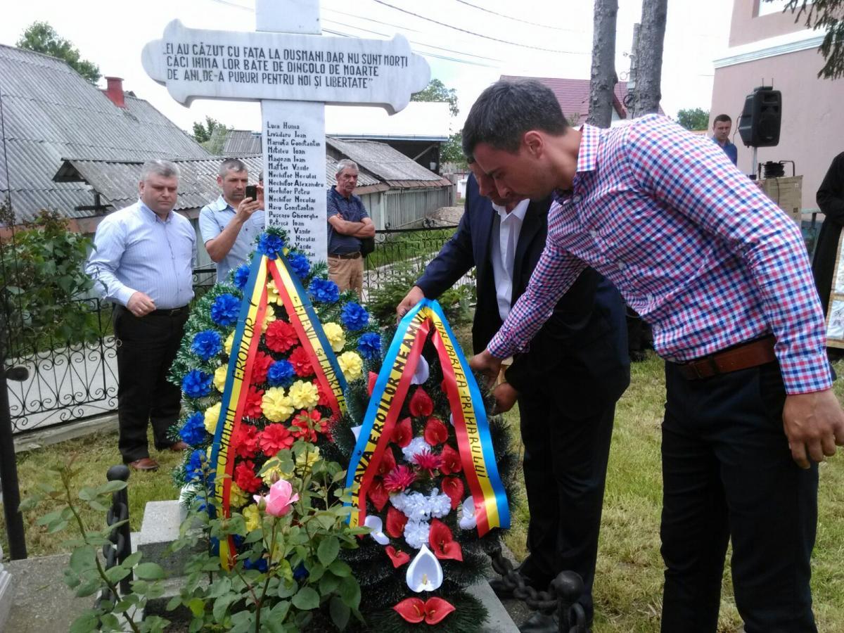 Coroanele aduse în cinstea eroilor