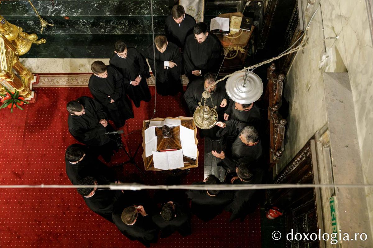 Slujba Privegherii în cinstea Acoperământului Maicii Domnului/ Foto: pr. Silviu Cluci