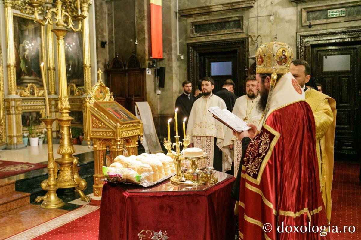 Slujba Privegherii în cinstea Acoperământului Maicii Domnului/ Foto: pr. Silviu Cluci