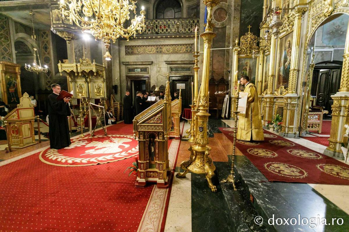 Slujba Privegherii în cinstea Acoperământului Maicii Domnului/ Foto: pr. Silviu Cluci
