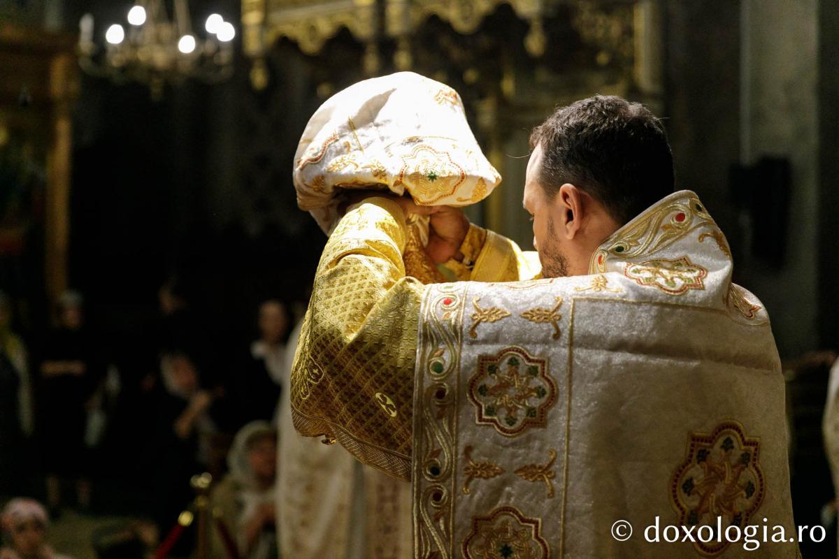 Slujba Privegherii în cinstea Acoperământului Maicii Domnului/ Foto: pr. Silviu Cluci