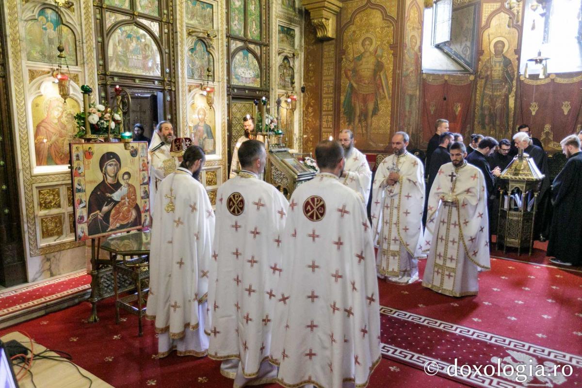 Liturghie Arhierească în debutul celei de-a șasea ediții a Festivalului de Muzică Bizantină de la Iași / Foto: pr. Silviu Cluci
